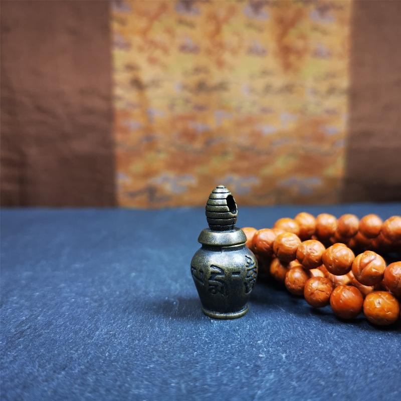 This beautiful stupa gau shrine was hand carved by Tibetan craftsmen from Tibet in 1990's. From Hepo Town, Baiyu County, the birthplace of the famous Tibetan handicrafts. It has OM MANI PADME HUM mantra engraved on its side, The top bottle cap can be opened and you can place offerings inside,like pills or zung Consecration. You can make it into a necklace, or a keychain, or just put it in your shrine or altar.