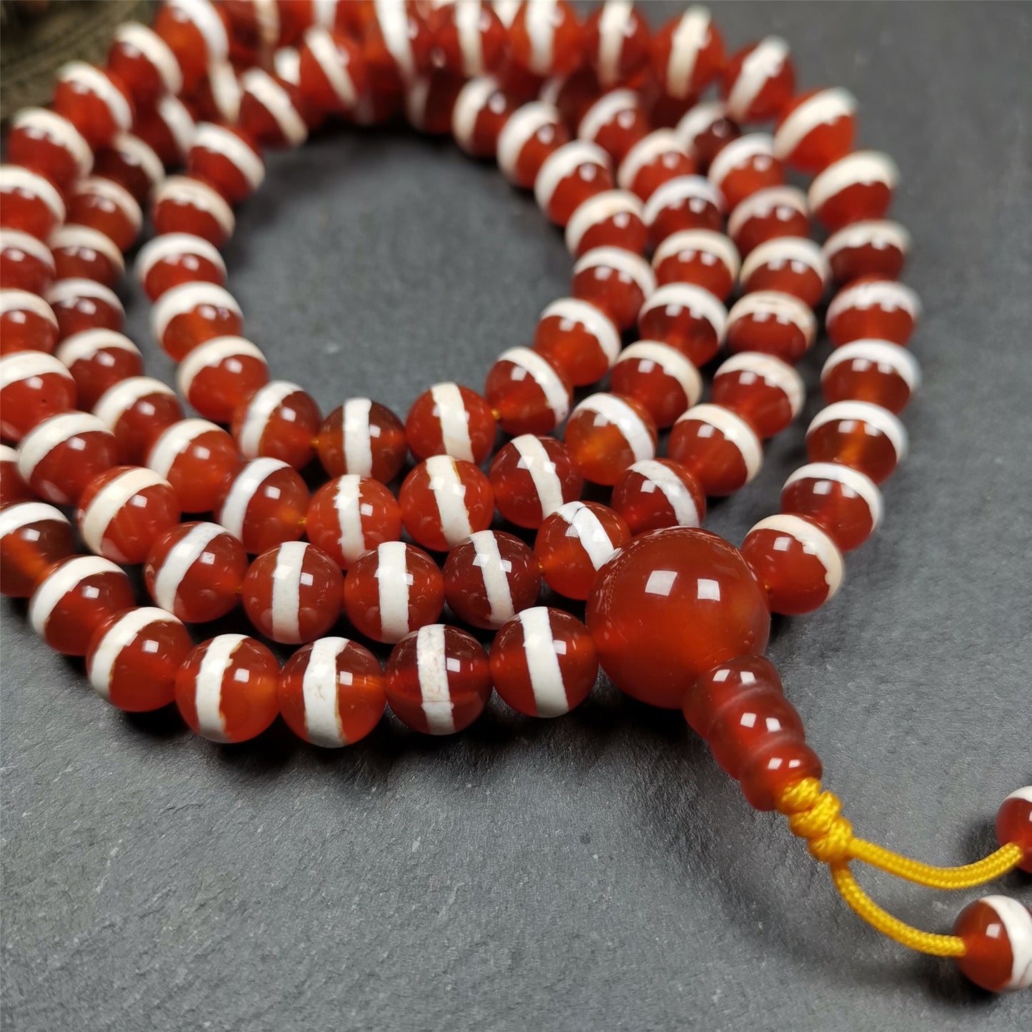 This Red Agate Medicine Buddha Bhaisajyaguru Beads Mala was handmade from tibetan crafts man in Gerze County. It's composed of 108 pcs 8.5mm red agate beads,the pattern represents Medicine Buddha Bhaisajyaguru.