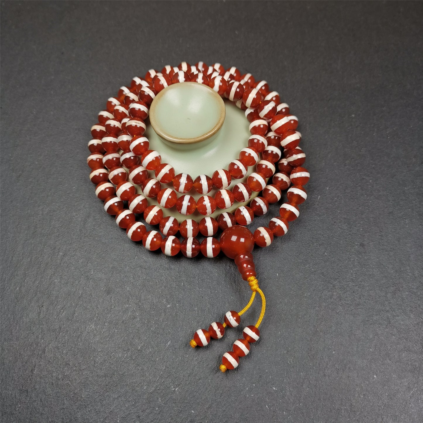 This Red Agate Medicine Buddha Bhaisajyaguru Beads Mala was handmade from tibetan crafts man in Gerze County. It's composed of 108 pcs 8.5mm red agate beads,the pattern represents Medicine Buddha Bhaisajyaguru.