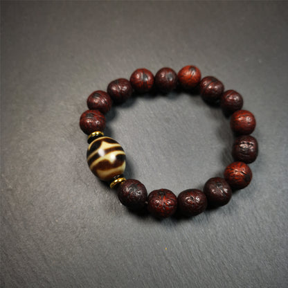This unique Dalo Dzi bracelet combines the mysterious and unique qualities of the tiger tooth dalo dzi and 15 old bodhi seed beads,giving it a distinct feel.  It is brown in color and has a circumference of approximately 7 inches, suitable for most wrist sizes. 
