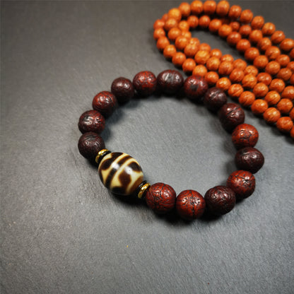 This unique Dalo Dzi bracelet combines the mysterious and unique qualities of the tiger tooth dalo dzi and 15 old bodhi seed beads,giving it a distinct feel.  It is brown in color and has a circumference of approximately 7 inches, suitable for most wrist sizes. 