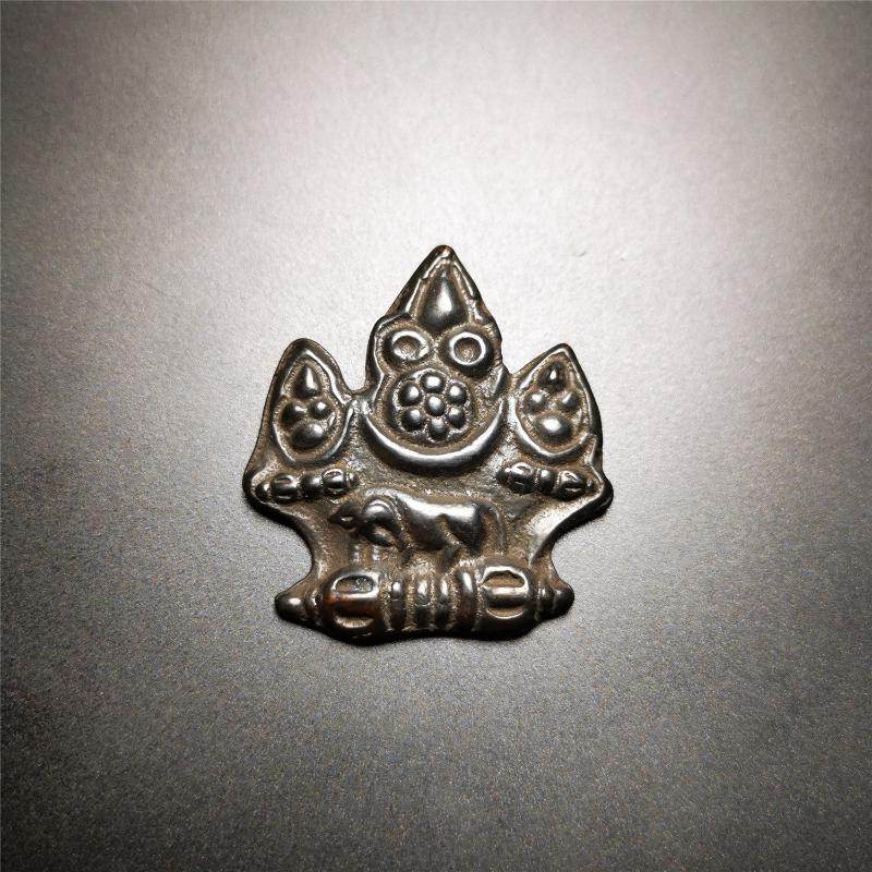 Mani Jewel Wish-Fulfilling Cintamani Badge - Tibetan Buddhist amulet, close-up detail