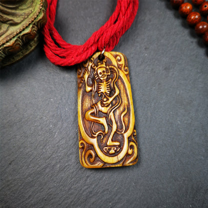 This beautiful bone carved Chitipati skull amulet is hand carved by Tibetan craftsmen . It is Masters of Sitavana, entirely hand-carved of yak bone,wears a crown with 3 skulls,size is 2.3 inches