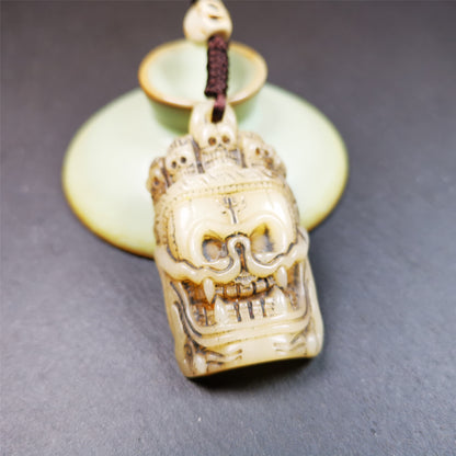 This beautiful bone skull amulet is hand carved by Tibetan craftsmen from Hepo Town, Baiyu County, the birthplace of the famous Tibetan handicrafts. It is Masters of Sitavana, entirely hand-carved of yak bone,wears a crown with 5 skulls,size is 2.3 inches,very beautiful. You can use it as a pendant, or bag hanging,or put it into your shrin