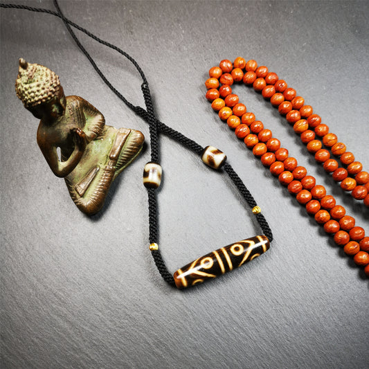 This necklace was hand-woven by Tibetans from Baiyu County, the main bead is a water wave 6 eyed dzi bead, paired with 2 small tiger tooth dzi beads,about 30 years old. It can be worn not only as a fashionable accessory but also holds cultural and religious significance.