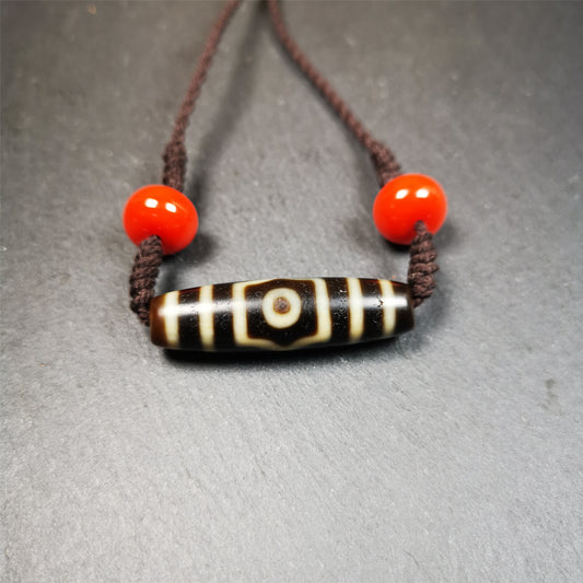 This necklace was hand-woven by Tibetans from Baiyu County, the main bead is a 3 eyed dzi bead, paired with 2 agate beads,about 30 years old. It can be worn not only as a fashionable accessory but also holds cultural and religious significance.