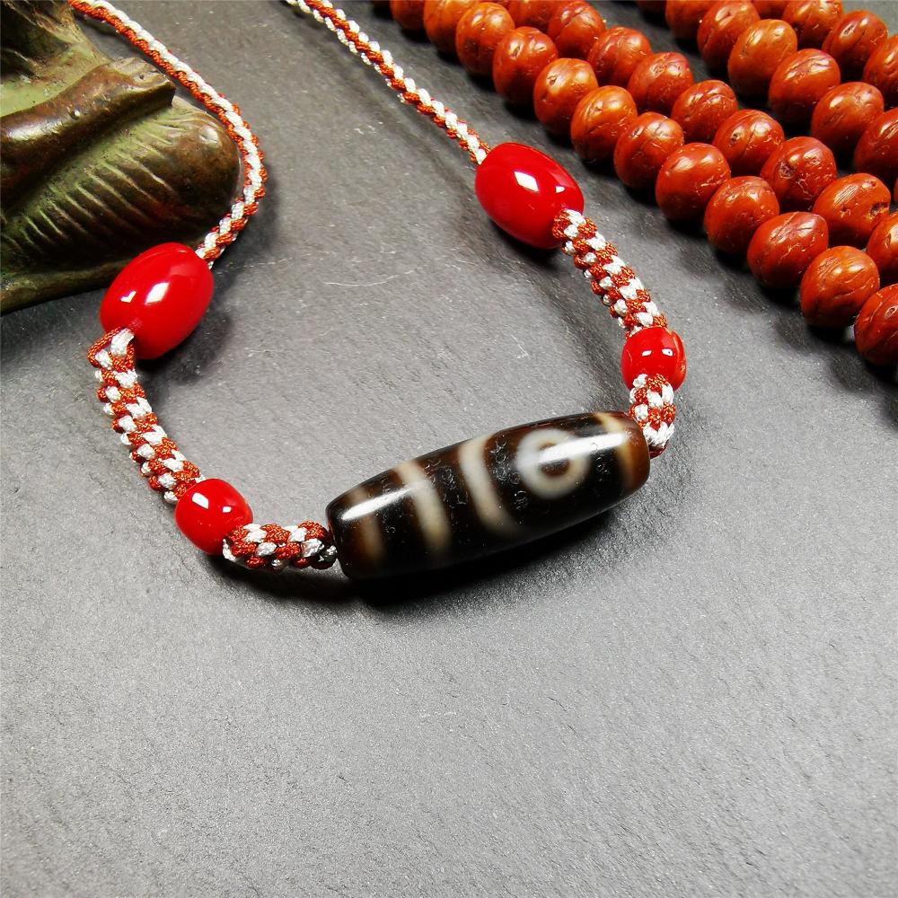 This necklace was hand-woven by Tibetans from Baiyu County, the main bead is a 2 eyed dzi bead, paired with agate beads,about 30 years old. It can be worn as a fashionable accessory, also holds cultural and religious significance.