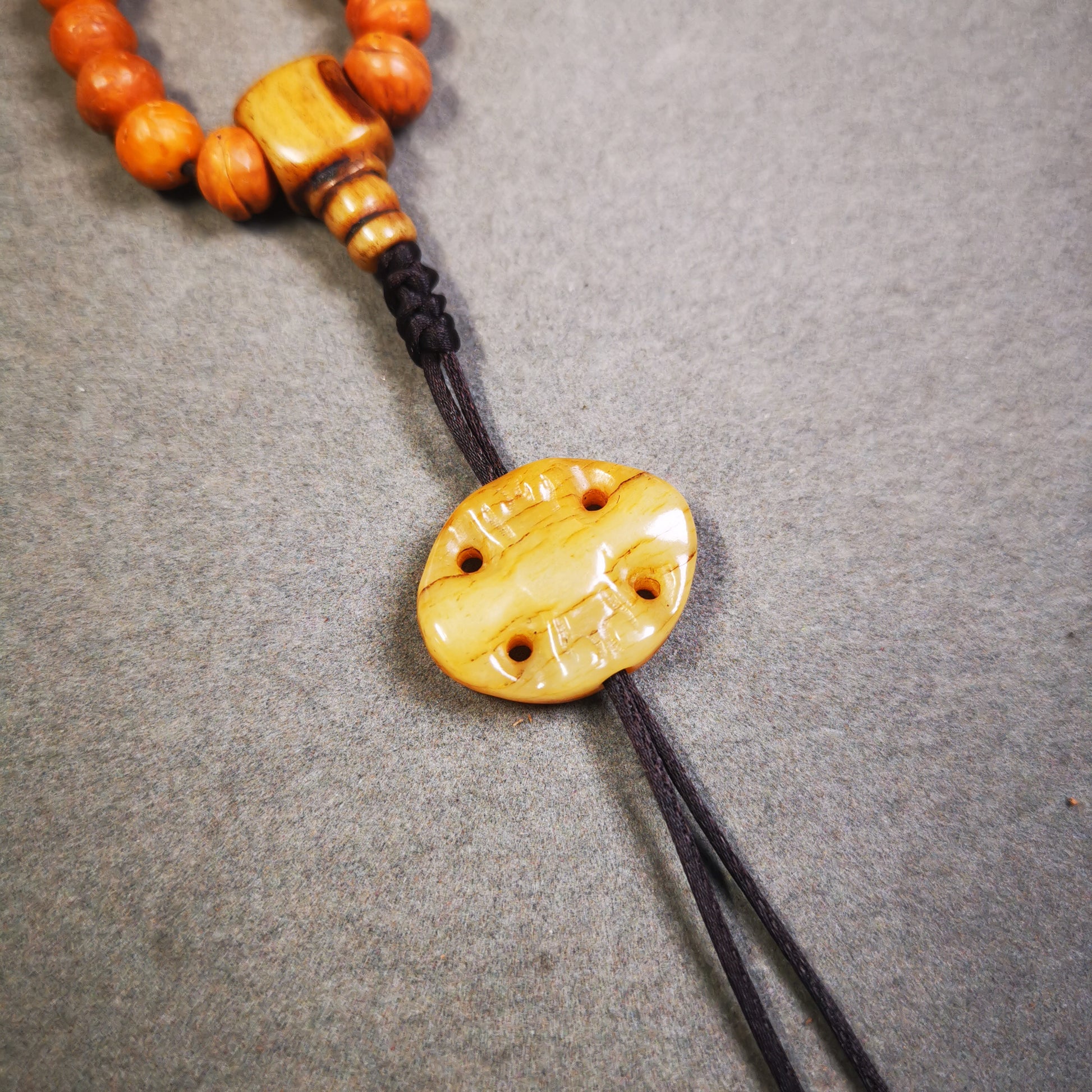 This unique yak bone carved vajra pendant was made by Tibetan craftsmen in Hepo Township, Baiyu County, the birthplace of the famous Tibetan handicrafts.  You can use it as a spacer bead on mala,or pendant bead under guru bead. Also can be use as amulet pendant or keychain.