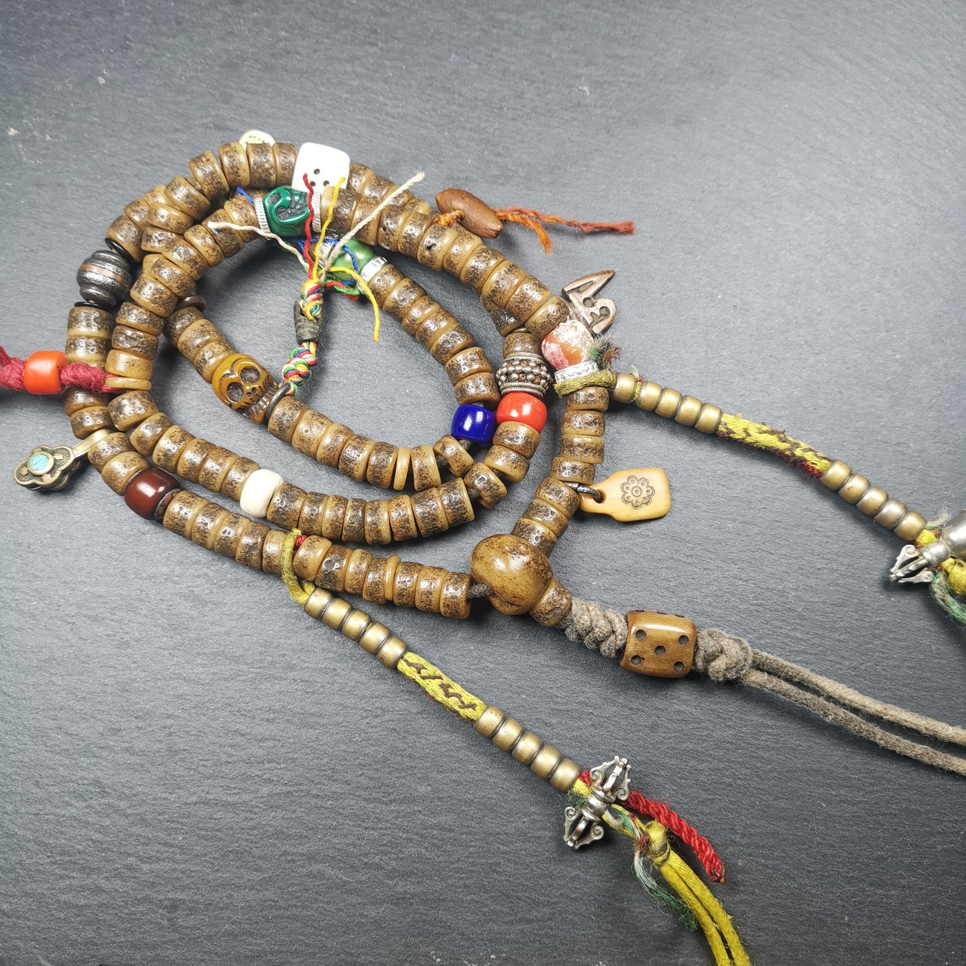 Gandhanra Old Tibetan Kapala Mala,Skull Bone Prayer Bead of Yachen Gar,collected from Nyingma Yachen Gar, and has been passed down since the 19th century,used and blessed by lamas.Comes from the master of sky burial, made according to traditional rituals, and accessories are gradually added,collection level.