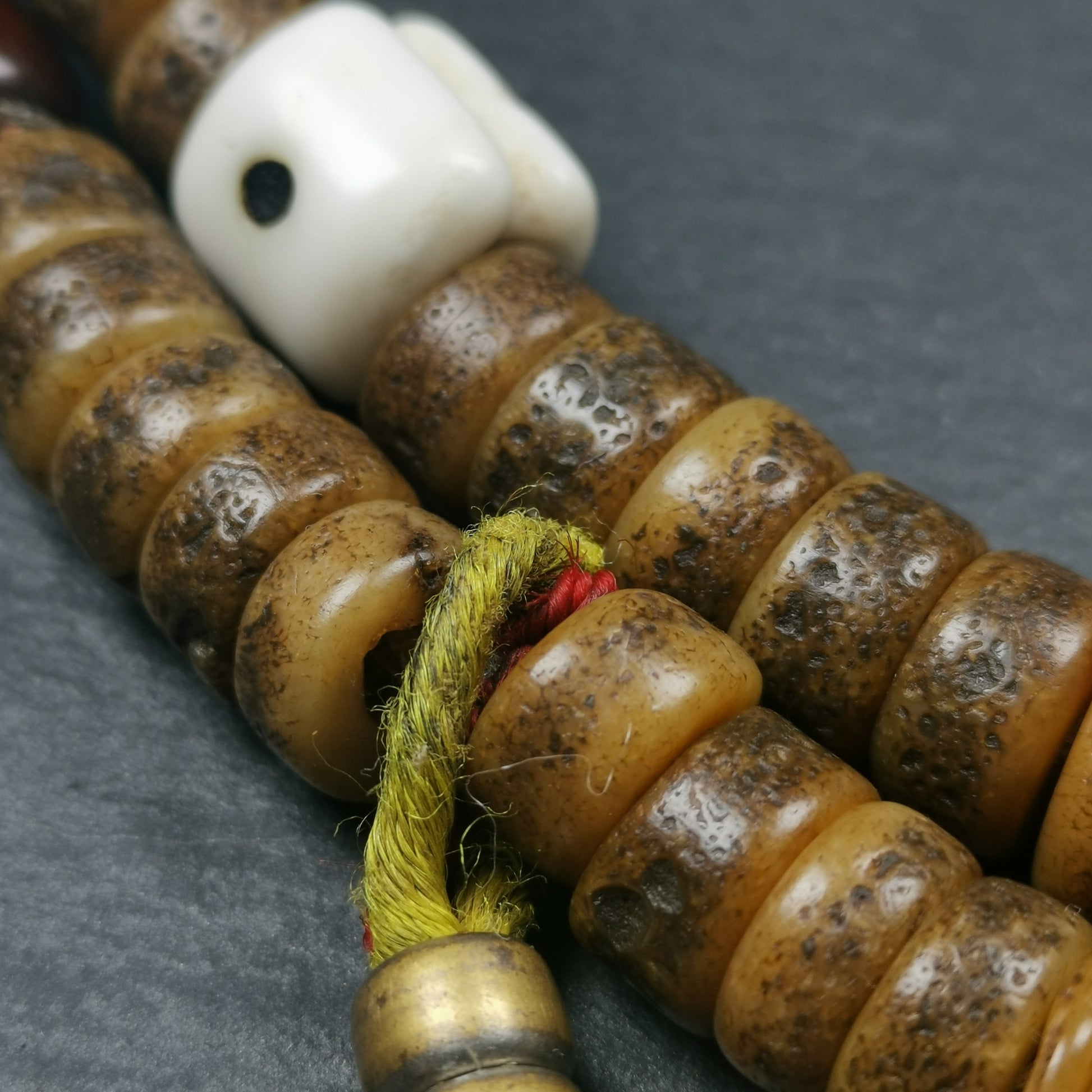 Gandhanra Old Tibetan Kapala Mala,Skull Bone Prayer Bead of Yachen Gar,collected from Nyingma Yachen Gar, and has been passed down since the 19th century,used and blessed by lamas.Comes from the master of sky burial, made according to traditional rituals, and accessories are gradually added,collection level.