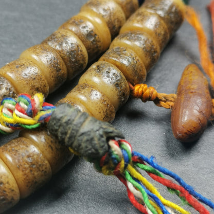 Gandhanra Old Tibetan Kapala Mala,Skull Bone Prayer Bead of Yachen Gar,collected from Nyingma Yachen Gar, and has been passed down since the 19th century,used and blessed by lamas.Comes from the master of sky burial, made according to traditional rituals, and accessories are gradually added,collection level.