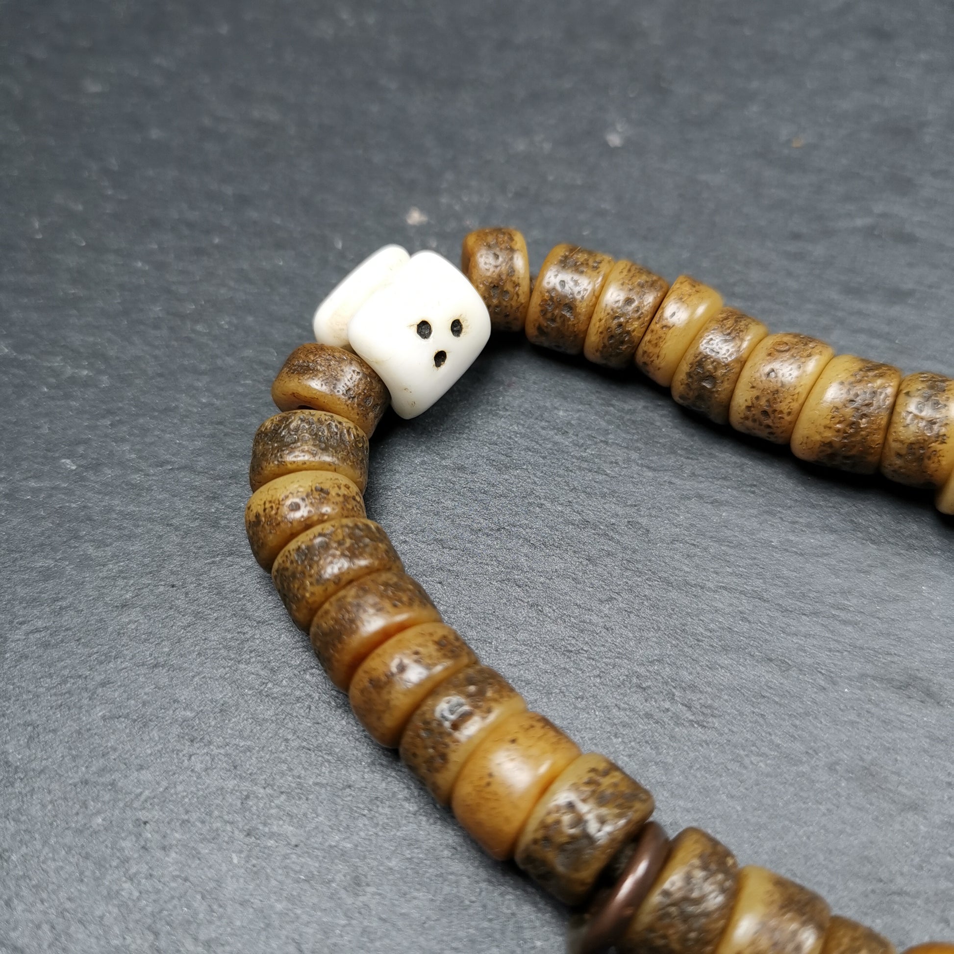 Gandhanra Old Tibetan Kapala Mala,Skull Bone Prayer Bead of Yachen Gar,collected from Nyingma Yachen Gar, and has been passed down since the 19th century,used and blessed by lamas.Comes from the master of sky burial, made according to traditional rituals, and accessories are gradually added,collection level.