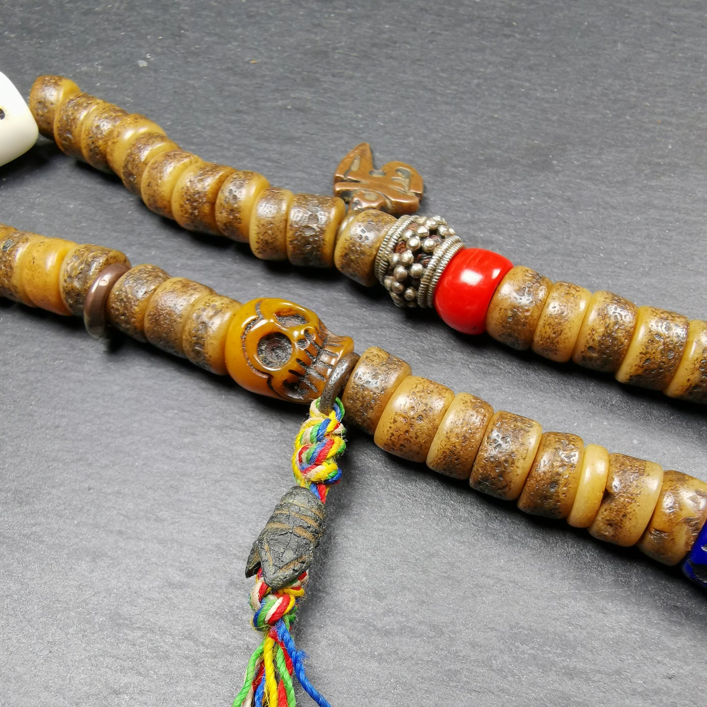 Gandhanra Old Tibetan Kapala Mala,Skull Bone Prayer Bead of Yachen Gar,collected from Nyingma Yachen Gar, and has been passed down since the 19th century,used and blessed by lamas.Comes from the master of sky burial, made according to traditional rituals, and accessories are gradually added,collection level.