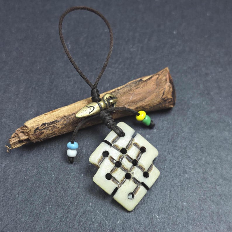 Lucky Knot Amulet / Endless Knot Pendant - Handcarved Yak Bone Pendant - Keychain & Bang Hanging