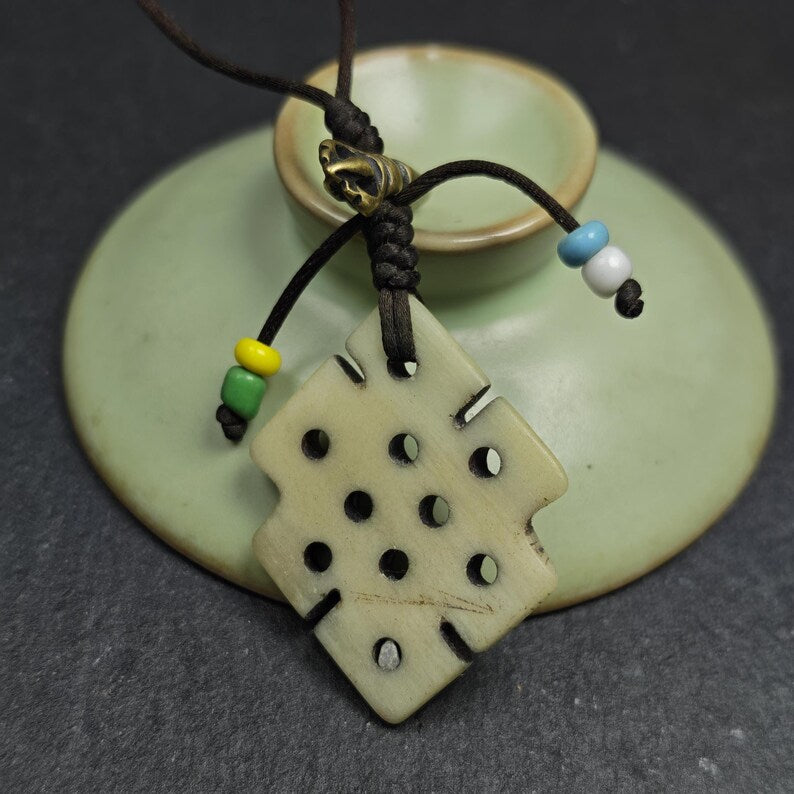 Lucky Knot Amulet / Endless Knot Pendant - Handcarved Yak Bone Pendant - Keychain & Bang Hanging