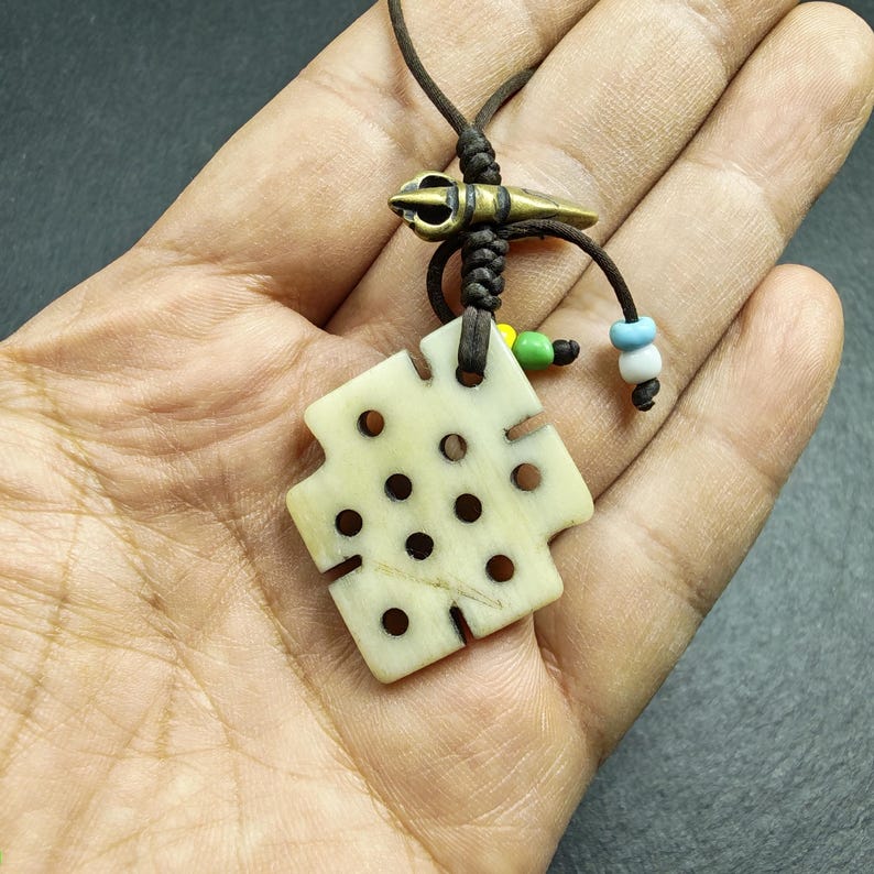 Lucky Knot Amulet / Endless Knot Pendant - Handcarved Yak Bone Pendant - Keychain & Bang Hanging