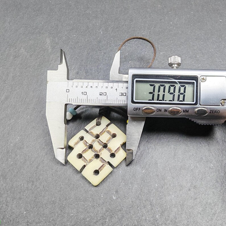 Lucky Knot Amulet / Endless Knot Pendant - Handcarved Yak Bone Pendant - Keychain & Bang Hanging