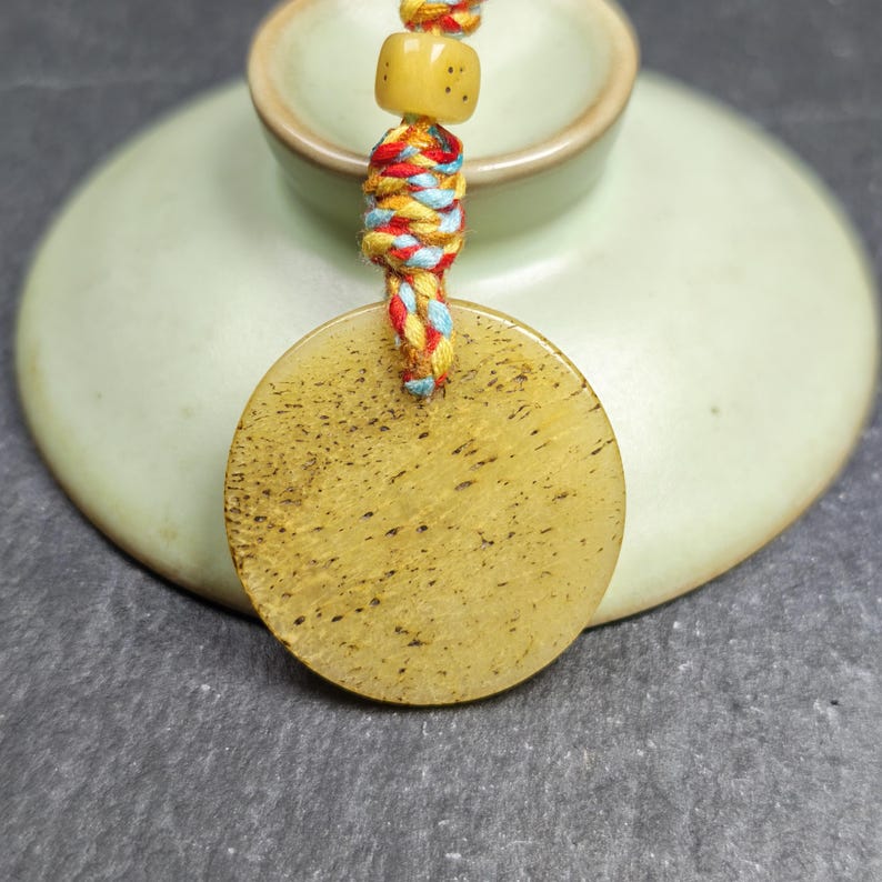 OM Pendant - Hand-carved Tibetan Amulet - Protective Charm for Keychain / Bag Hanging - 30mm