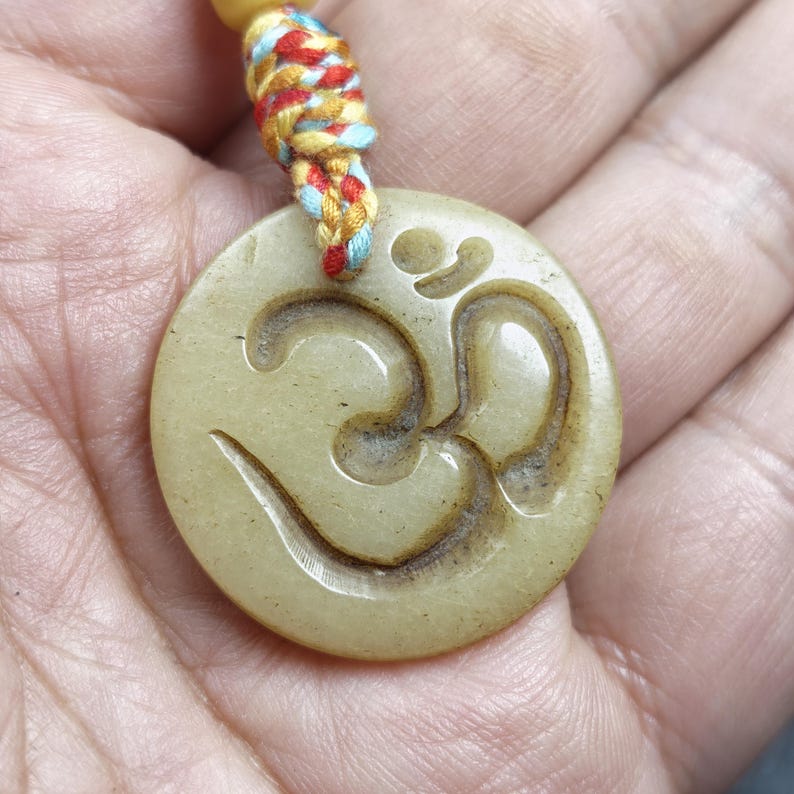 OM Pendant - Hand-carved Tibetan Amulet - Protective Charm for Keychain / Bag Hanging - 30mm