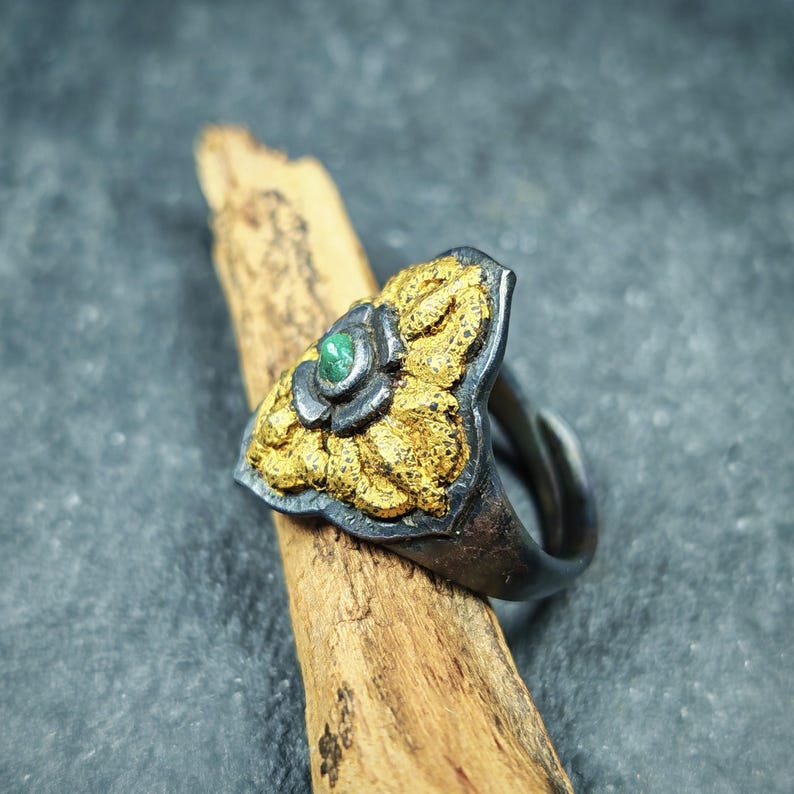 Tibetan Cross Vajra Ring Gold & Silver Gilding Adjustable Ring - Tibetan Buddhist vajra, close-up detail