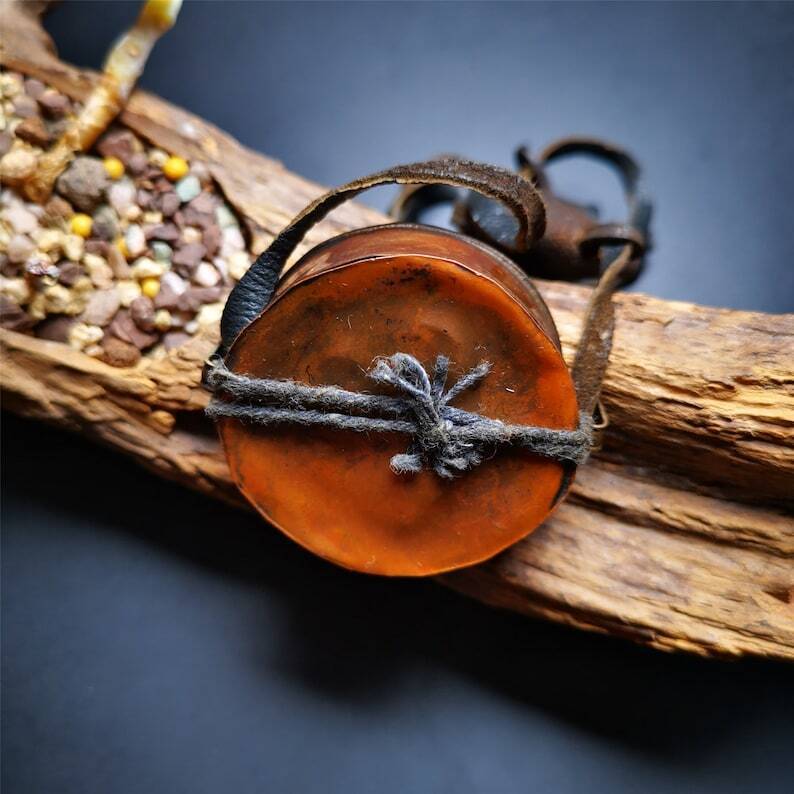 Gau Ghau Shrine, Amulet