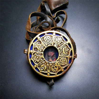 Gau Ghau Shrine, Amulet