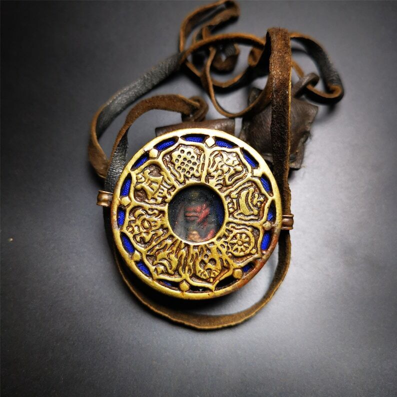 Gau Ghau Shrine, Amulet