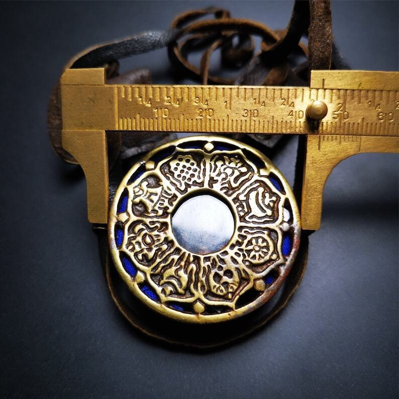 Gau Ghau Shrine, Amulet