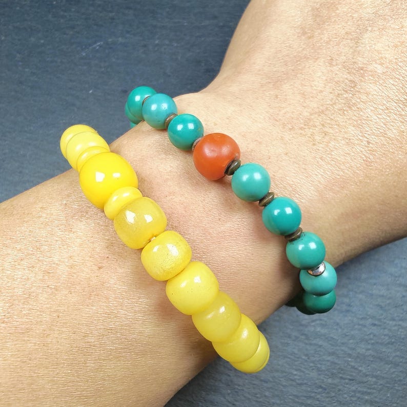 Turquoise Bracelet - Vintage Gemstone Beaded TIBETAN Wrist Mala - 8mm Beads - 21cm Perimeter - 16 Gram