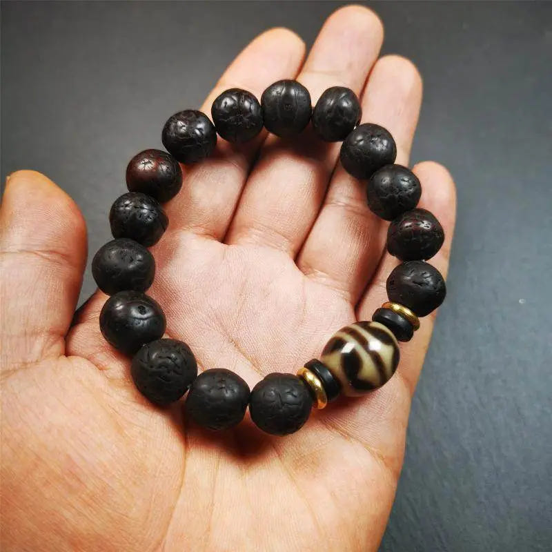 Tiger Tooth Dzi Bracelet - Tibetan dzi bead, size reference