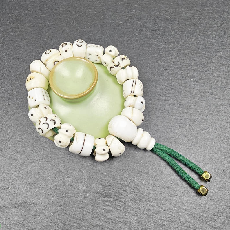 14mm Conch Shell Wrist Mala - Tibetan Buddhist mala beads, close-up detail