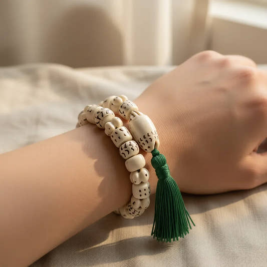 Tibetan Conch Shell Wrist Mala Bracelet - Tibetan Buddhist mala beads, front view
