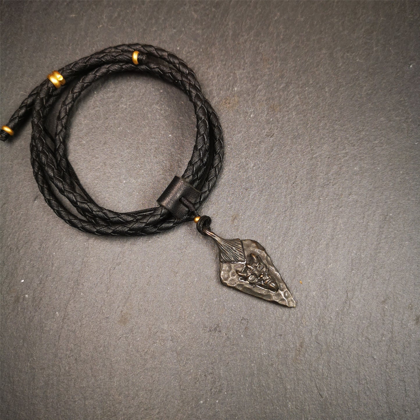 This demon pendant is made of copper, spearhead or leaf shape,dark color,size is 45mm × 20mm,You can make it a necklace, pendant, keychain,or just as an ornament.