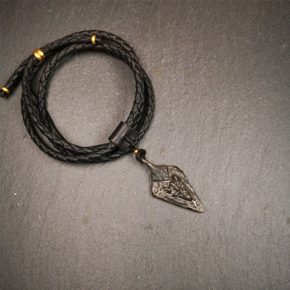 This demon pendant is made of copper, spearhead or leaf shape,dark color,size is 45mm × 20mm,You can make it a necklace, pendant, keychain,or just as an ornament.