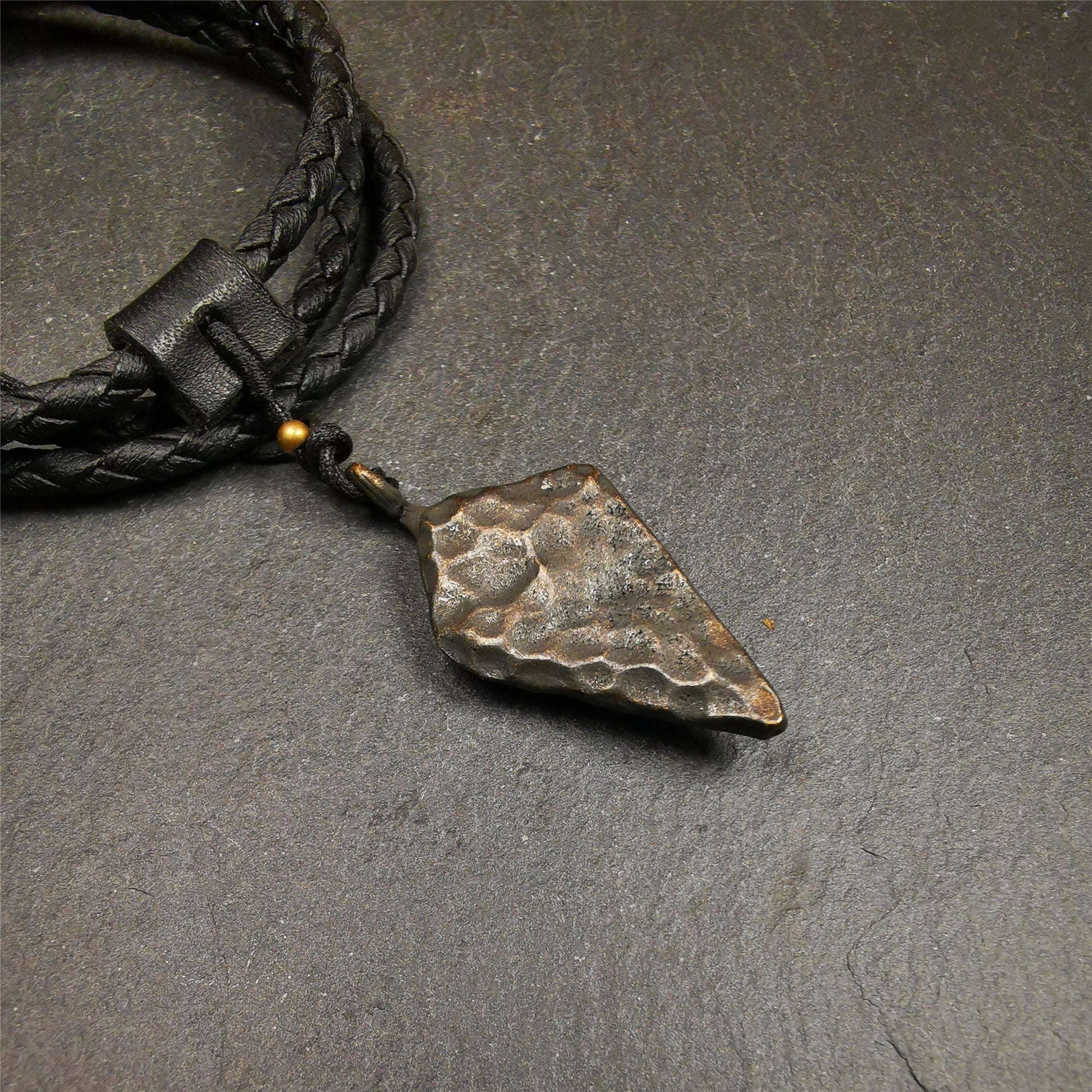 This demon pendant is made of copper, spearhead or leaf shape,dark color,size is 45mm × 20mm,You can make it a necklace, pendant, keychain,or just as an ornament.