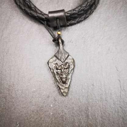 This demon pendant is made of copper, spearhead or leaf shape,dark color,size is 45mm × 20mm,You can make it a necklace, pendant, keychain,or just as an ornament.