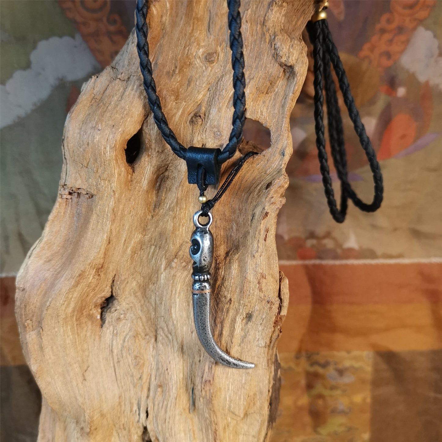 This wolf tooth pendant is made by Tibetan craftsmen and come from Hepo Town, Baiyu County, the birthplace of the famous Tibetan handicrafts. It's made of cold iron and inlaid copper,the body is black color,length is 2.16 inches. You can make it a necklace or mala pendant, or keychain.