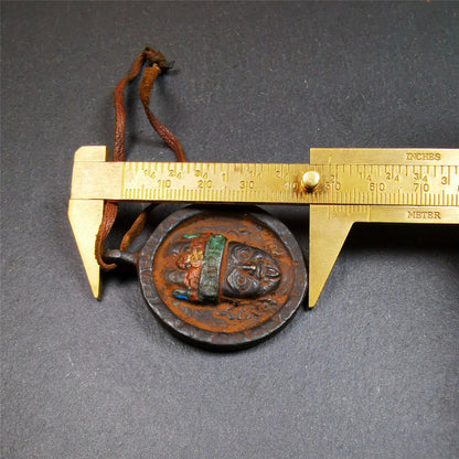 This unique Drashi Lhamo amulet pendant was collected from Rejia County. It is made of copper,painted color,size is about 1.9 × 1.5 inches, the front is Drashi Lhamo and the back is tibetan letter,means :mind,body,speach. Drashi Lhamo is auspicious god of wealth incarnated in the world,you can make it a pendant,or just put into your shrine.