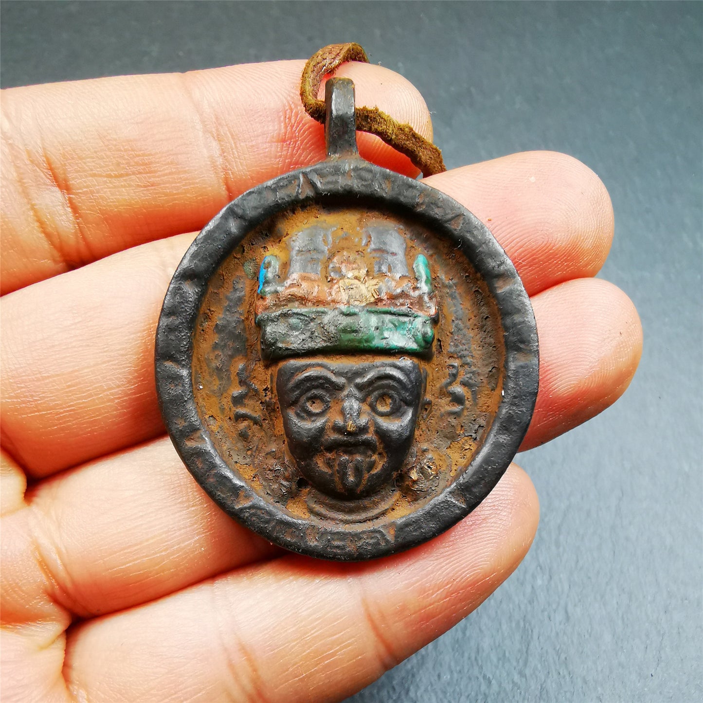 This unique Drashi Lhamo amulet pendant was collected from Rejia County. It is made of copper,painted color,size is about 1.9 × 1.5 inches, the front is Drashi Lhamo and the back is tibetan letter,means :mind,body,speach. Drashi Lhamo is auspicious god of wealth incarnated in the world,you can make it a pendant,or just put into your shrine.