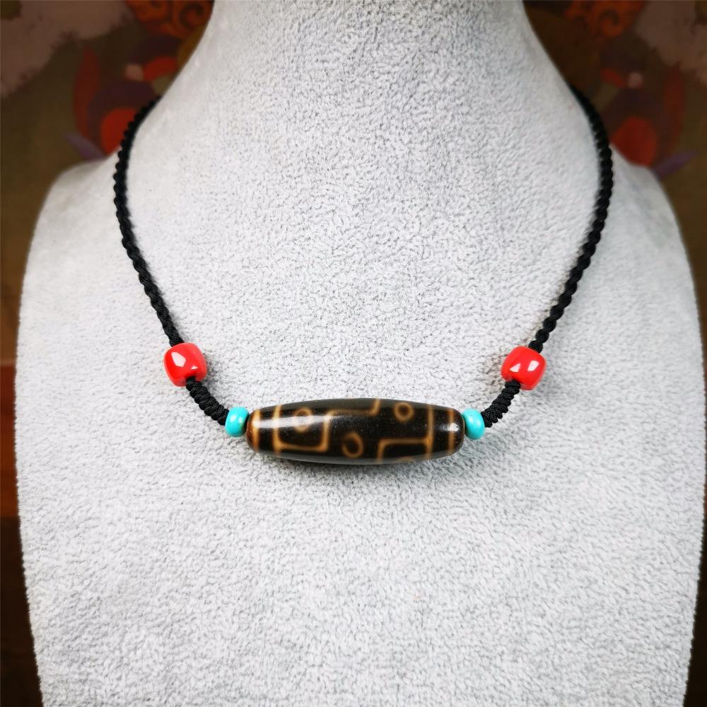 This 9 eyes dzi bead was collected from gerze Tibet,about 50 years old. The necklace was hand-woven by Tibetans from Baiyu County, the main bead is a brown color 9 eyes dzi, paired with 2 turquoise beads and 2 red agate beads.