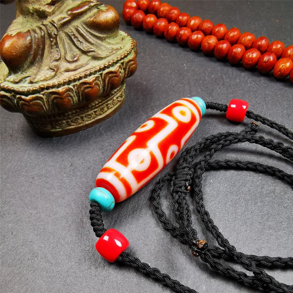 This necklace was hand-woven by Tibetans from Baiyu County, the main bead is a fire agate 9 eyes dzi, paired with 2 turquoise beads and 2 red agate beads,about 30 years old. The length of the necklace can be adjusted.