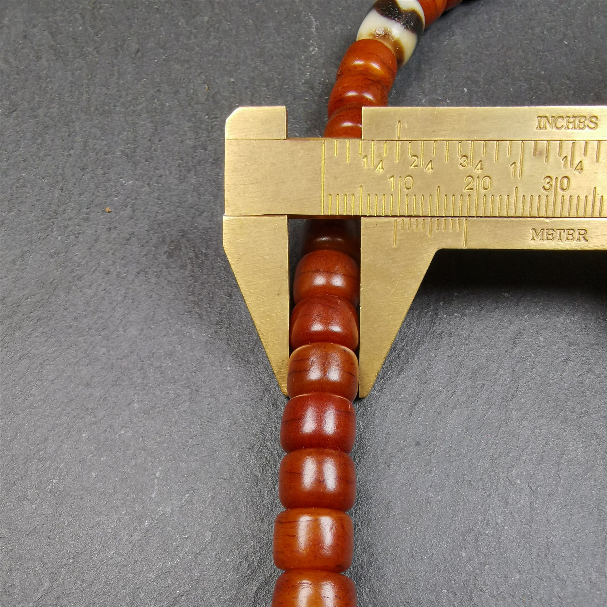 This mala was made by Tibetan craftsmen and come from Hepo Town.  It is made of yak bone, brown color,108 dice beads diameter of 10mm,0.4",circumference is 84cm,33",and 3 dzi beads,end of a yak horn guru bead.