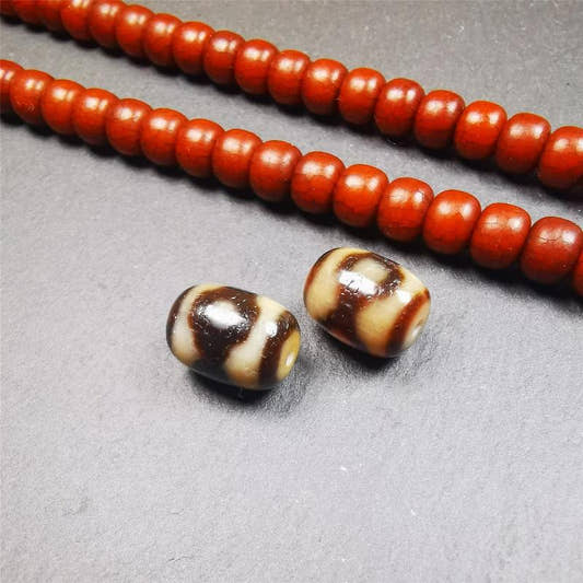 1 Pair of Mandala 3 Eyes Dzi Beads 0.47" - Tibetan dzi bead, front view
