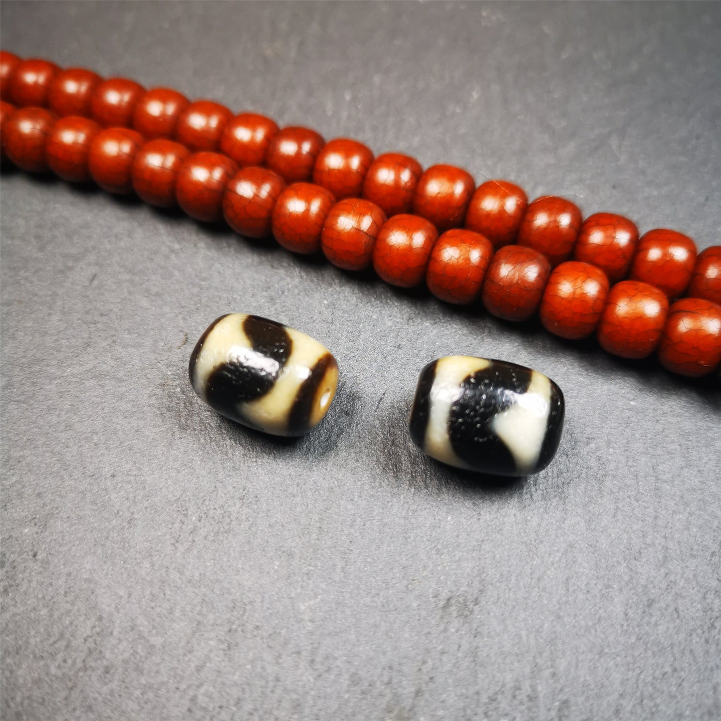 The list is a pair of tiger tooth dzi beads. These dzi beads were made in Tibet,can be used as marker beads for mala, or decorative beads on necklace or bracelet.