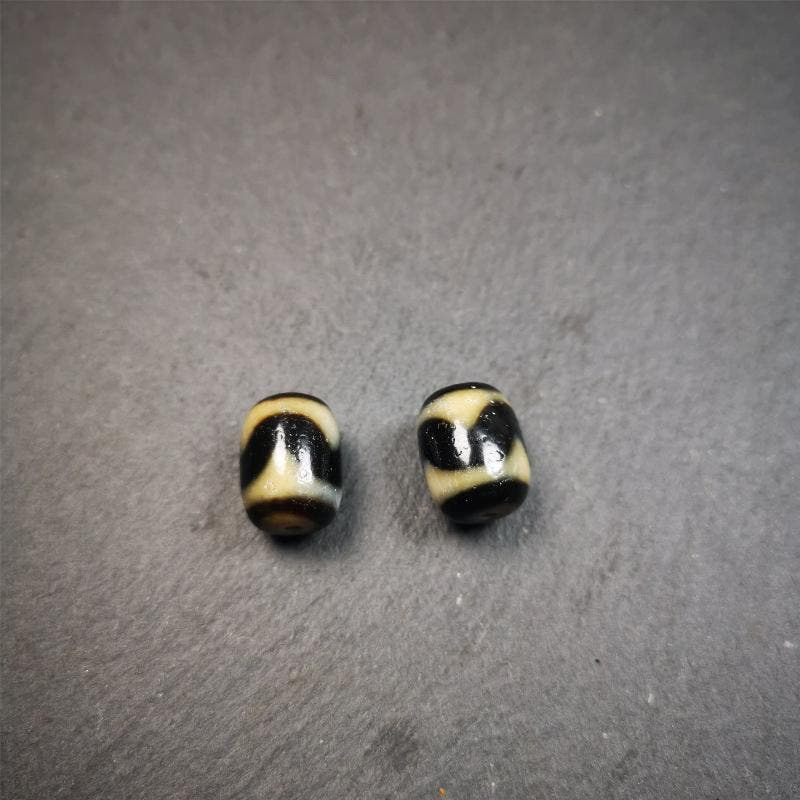 1 Pair of Tiger Tooth Dzi Beads 0.47" - Tibetan dzi bead, view 7