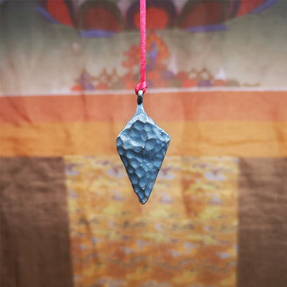 This demon pendant is made of copper, spearhead or leaf shape,dark color,size is 45mm × 20mm,You can make it a necklace, pendant, keychain,or just as an ornament.