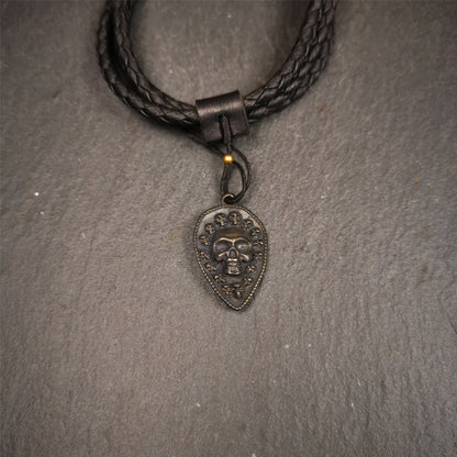 This skull vajra pendant was handmade by Tibetan craftsmen,it is made of thokcha, whole body is blcak,the front is skull and the back is vajra,size is 30mm × 18mm,comes with a black leather cord.