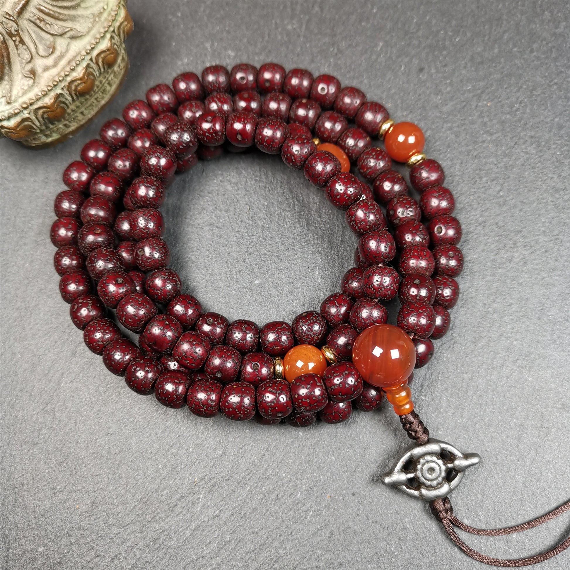 This mala is made by Tibetan craftsmen and come from Hepo Town, Baiyu County,Tibet, the birthplace of the famous Tibetan handicrafts. It's composed of 108 pcs 9mm lotus seed beads,with agate spacer beads,and agate bead counters,diameter 0.35 inch,circumference 35 inches.