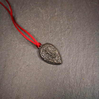 Skull Vajra Amulet 1.2" - Tibetan Buddhist amulet, view 6