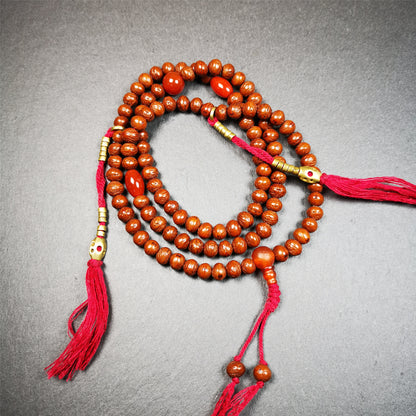 This old mala was collceted from Gerze Tibet.It is composed of 108 Indian jujube beads ,agate beads,and 1 pair of brass bead counters.